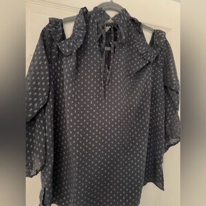 Soho Jeans New York & Co. Grey Cold Shoulder Ruffle Blouse / Size Large NWT